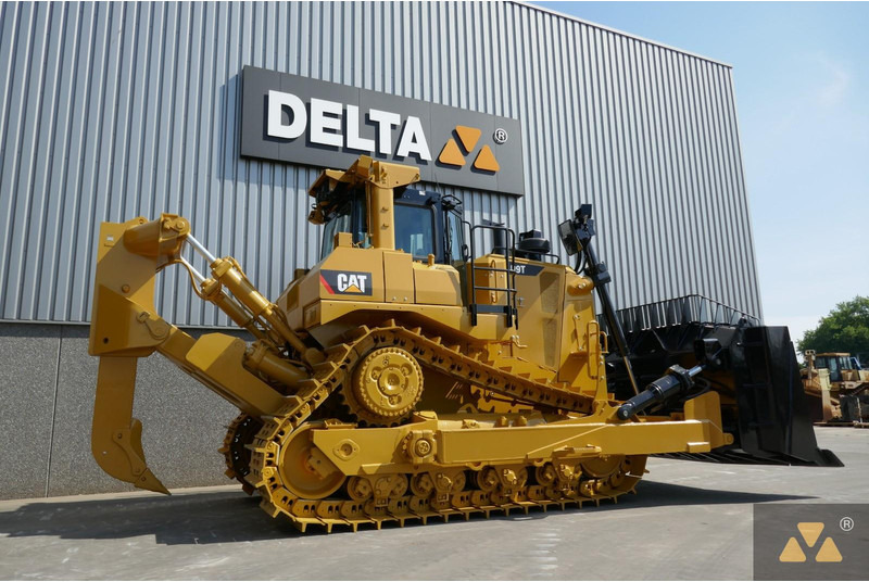 Caterpillar D9T - Buldózer: 5 kép. Caterpillar D9T - Buldózer: 5 kép.