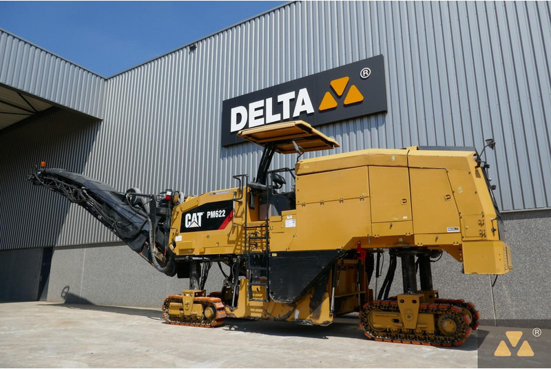 Caterpillar PM622 - Aszfaltozó gép: 4 kép. Caterpillar PM622 - Aszfaltozó gép: 4 kép.