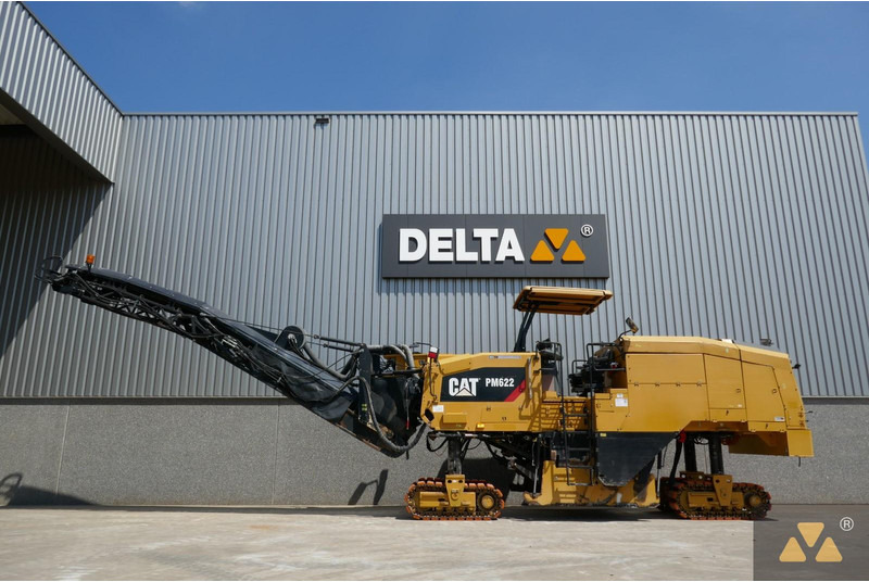 Caterpillar PM622 - Aszfaltozó gép: 2 kép. Caterpillar PM622 - Aszfaltozó gép: 2 kép.