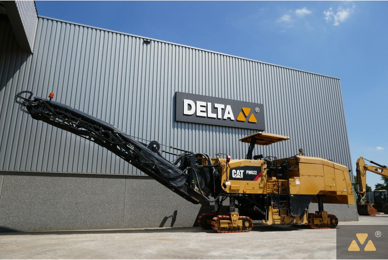 Caterpillar PM622 - Aszfaltozó gép: 3 kép. Caterpillar PM622 - Aszfaltozó gép: 3 kép.