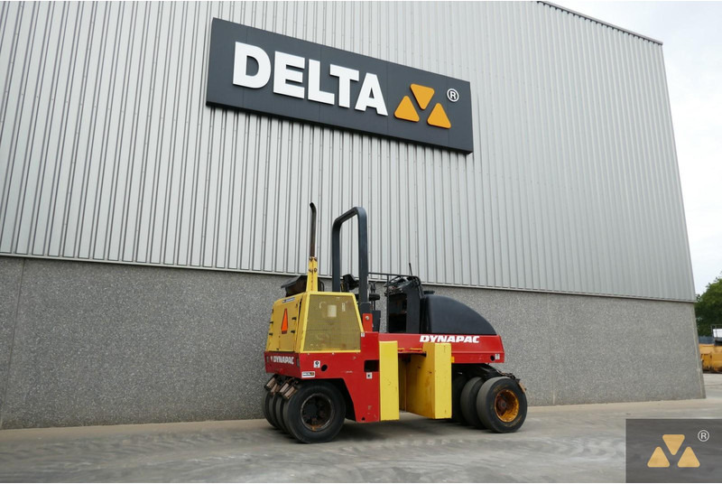 Dynapac CP142 - Pneumatikus henger: 5 kép. Dynapac CP142 - Pneumatikus henger: 5 kép.