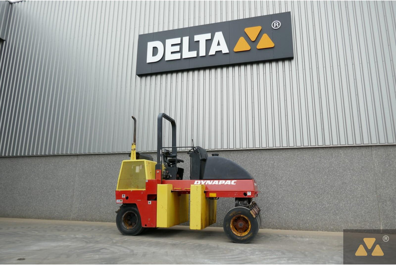 Dynapac CP142 - Pneumatikus henger: 3 kép. Dynapac CP142 - Pneumatikus henger: 3 kép.