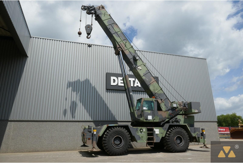 Grove RT875 Ex-army - Terepjáró mobil daru: 4 kép. Grove RT875 Ex-army - Terepjáró mobil daru: 4 kép.