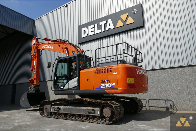 Hitachi ZX210LC-6 - Lánctalpas kotró: 4 kép. Hitachi ZX210LC-6 - Lánctalpas kotró: 4 kép.