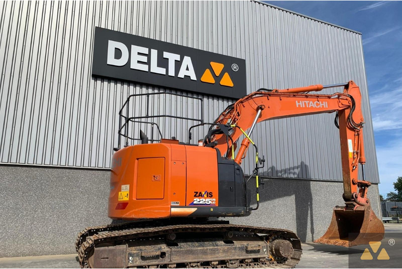 Hitachi ZX225USLC-6 - Lánctalpas kotró: 5 kép. Hitachi ZX225USLC-6 - Lánctalpas kotró: 5 kép.