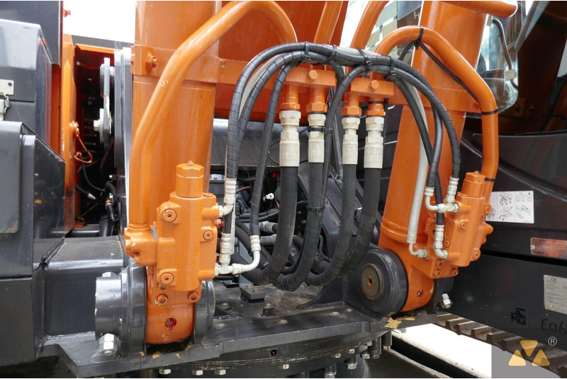 Lánctalpas kotró Hitachi ZX300LC-7: 17 kép. Lánctalpas kotró Hitachi ZX300LC-7: 17 kép.