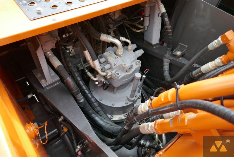 Lánctalpas kotró Hitachi ZX300LC-7: 20 kép. Lánctalpas kotró Hitachi ZX300LC-7: 20 kép.