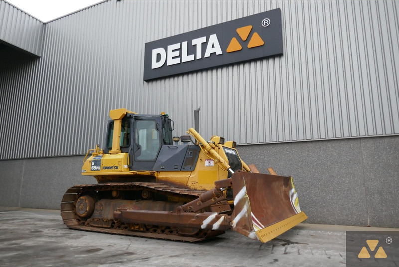 Komatsu D65PX-15EO - Buldózer: 3 kép. Komatsu D65PX-15EO - Buldózer: 3 kép.