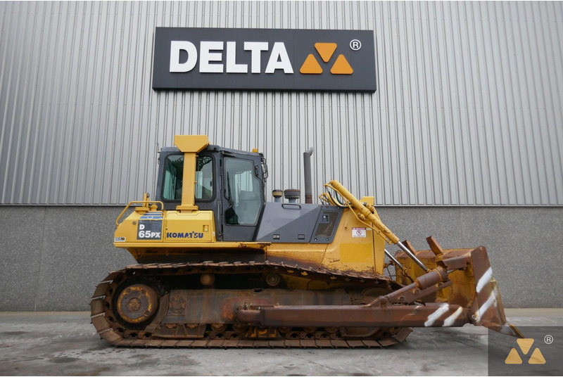 Komatsu D65PX-15EO - Buldózer: 2 kép. Komatsu D65PX-15EO - Buldózer: 2 kép.
