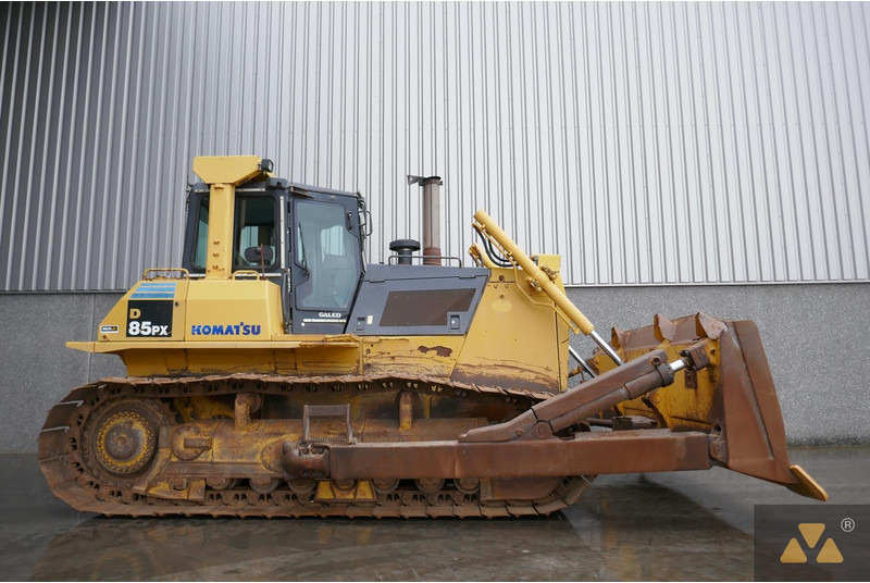 Komatsu D85PX-15 - Buldózer: 2 kép. Komatsu D85PX-15 - Buldózer: 2 kép.