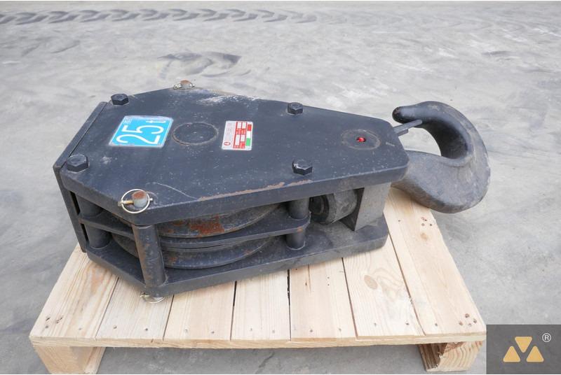 O.F.S. Hookblock 25T - Csőfektető: 2 kép. O.F.S. Hookblock 25T - Csőfektető: 2 kép.