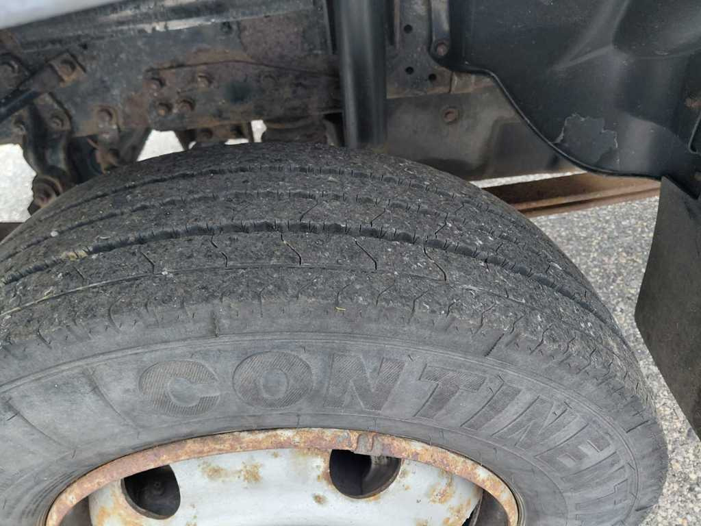 Ponyvás teherautó Avia D90, EURO 3, SIDES, HYDRAULIC FRONT: 8 kép.