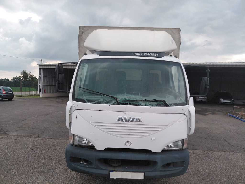 Ponyvás teherautó Avia D90, EURO 3, SIDES, HYDRAULIC FRONT: 12 kép.