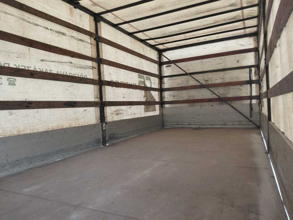 Ponyvás teherautó Avia D90, EURO 3, SIDES, HYDRAULIC FRONT: 10 kép.