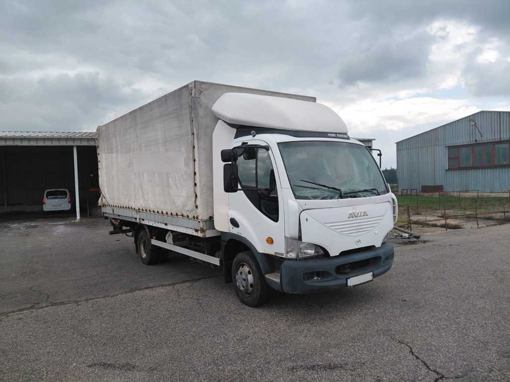 Ponyvás teherautó Avia D90, EURO 3, SIDES, HYDRAULIC FRONT: 14 kép.