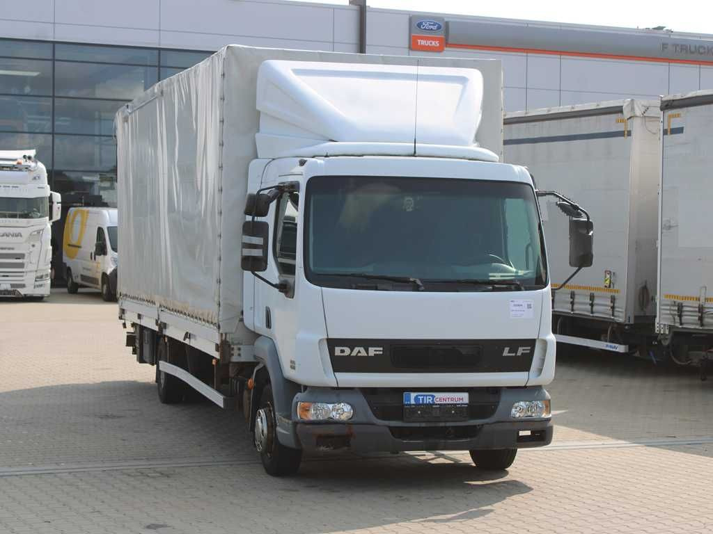 DAF FA LF 45.220, EURO 3, SIDEWALLS, TAIL LIFT - Ponyvás teherautó: 2 kép. DAF FA LF 45.220, EURO 3, SIDEWALLS, TAIL LIFT - Ponyvás teherautó: 2 kép.