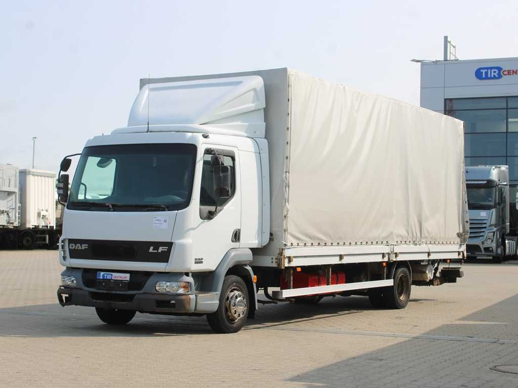DAF FA LF 45.220, EURO 3, SIDEWALLS, TAIL LIFT - Ponyvás teherautó: 1 kép. DAF FA LF 45.220, EURO 3, SIDEWALLS, TAIL LIFT - Ponyvás teherautó: 1 kép.