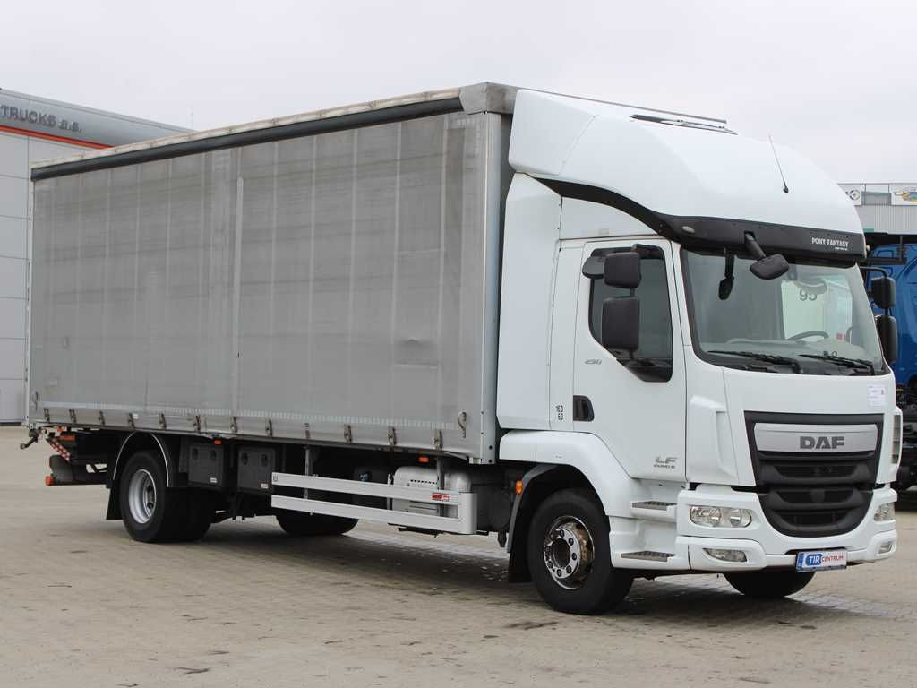 DAF LF 250 FA, HYDRAULIC LIFT, EURO 6 - Ponyvás teherautó: 2 kép. DAF LF 250 FA, HYDRAULIC LIFT, EURO 6 - Ponyvás teherautó: 2 kép.