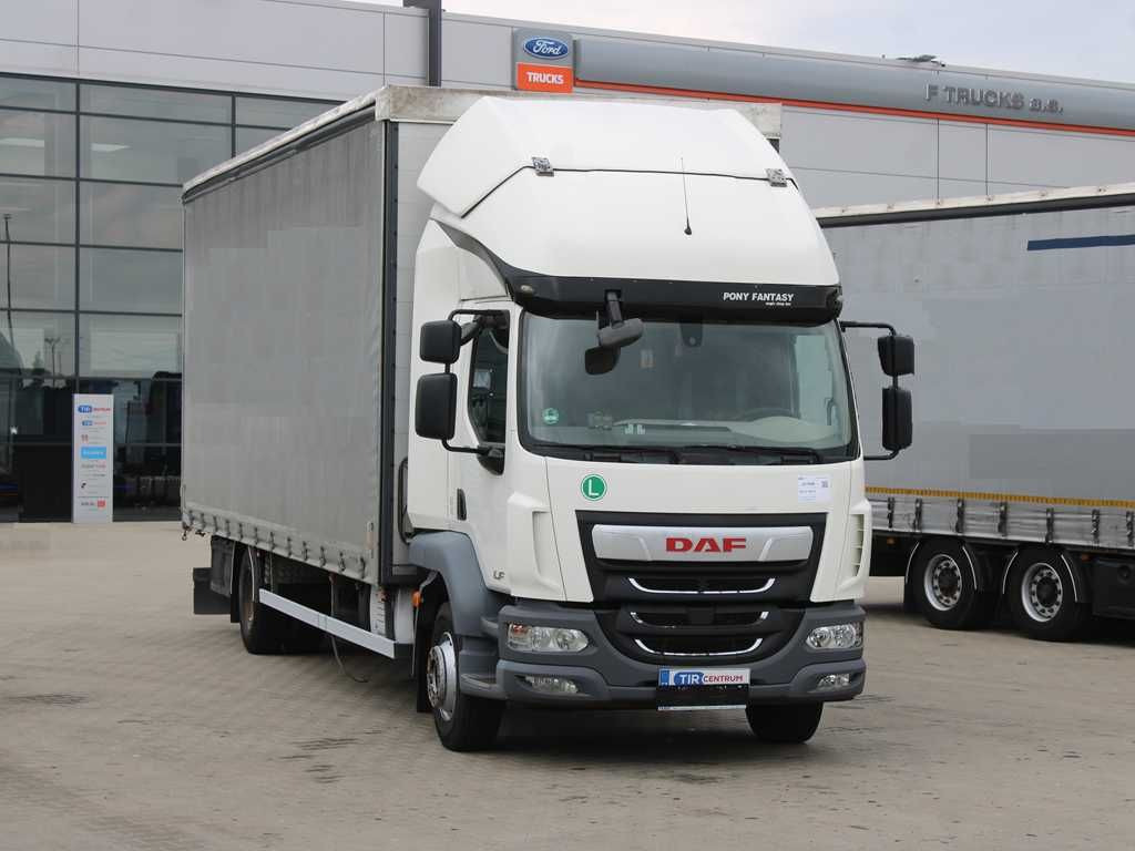 DAF LF 290 FA, EURO 6, SLEEPING CABIN - Ponyvás teherautó: 2 kép. DAF LF 290 FA, EURO 6, SLEEPING CABIN - Ponyvás teherautó: 2 kép.