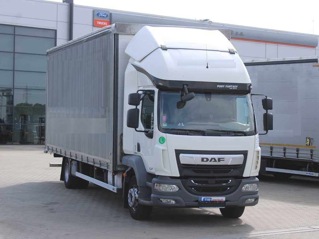 DAF LF 290 FA , EURO 6, SLEEPING CABIN - Ponyvás teherautó: 2 kép. DAF LF 290 FA , EURO 6, SLEEPING CABIN - Ponyvás teherautó: 2 kép.