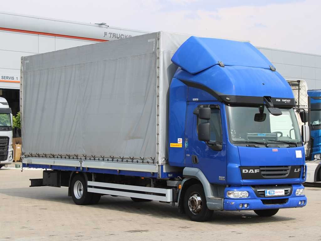 DAF LF 45.220, EURO 5 EEV, SLEEPING CABIN,SIDE-WALLS - Ponyvás teherautó: 2 kép. DAF LF 45.220, EURO 5 EEV, SLEEPING CABIN,SIDE-WALLS - Ponyvás teherautó: 2 kép.