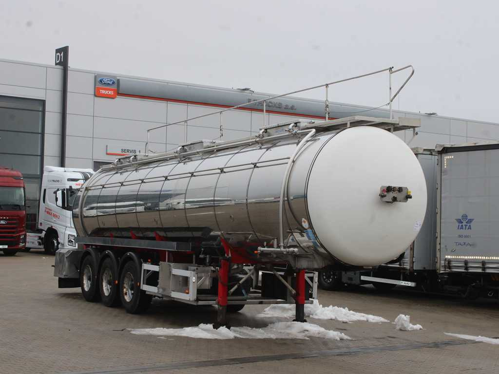 Feldbinder TSA, LIFT AXLE, 32 m³ - Tartályos félpótkocsi: 3 kép. Feldbinder TSA, LIFT AXLE, 32 m³ - Tartályos félpótkocsi: 3 kép.