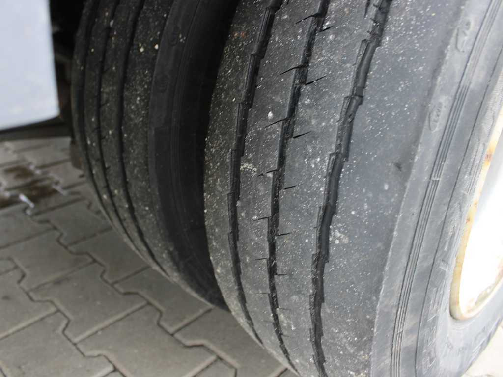 Félpótkocsi mélybölcsős Goldhofer STZ-TL 2-27/80, DRIVE-IN: 18 kép.