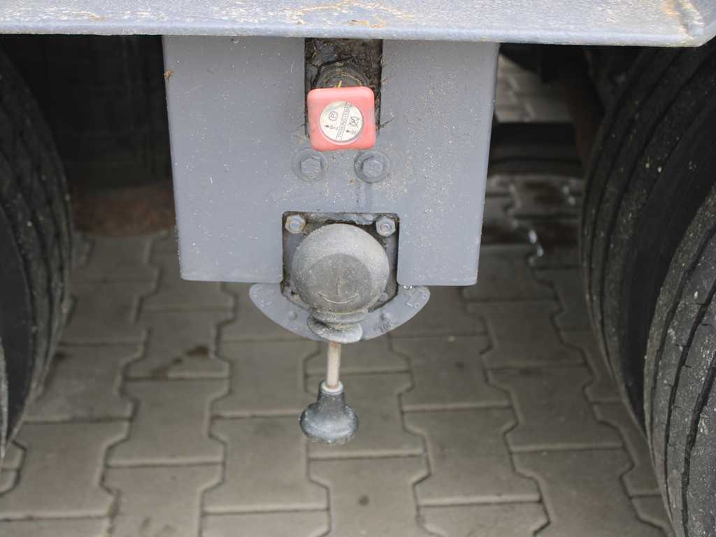 Félpótkocsi mélybölcsős Goldhofer STZ-TL 2-27/80, DRIVE-IN: 9 kép.
