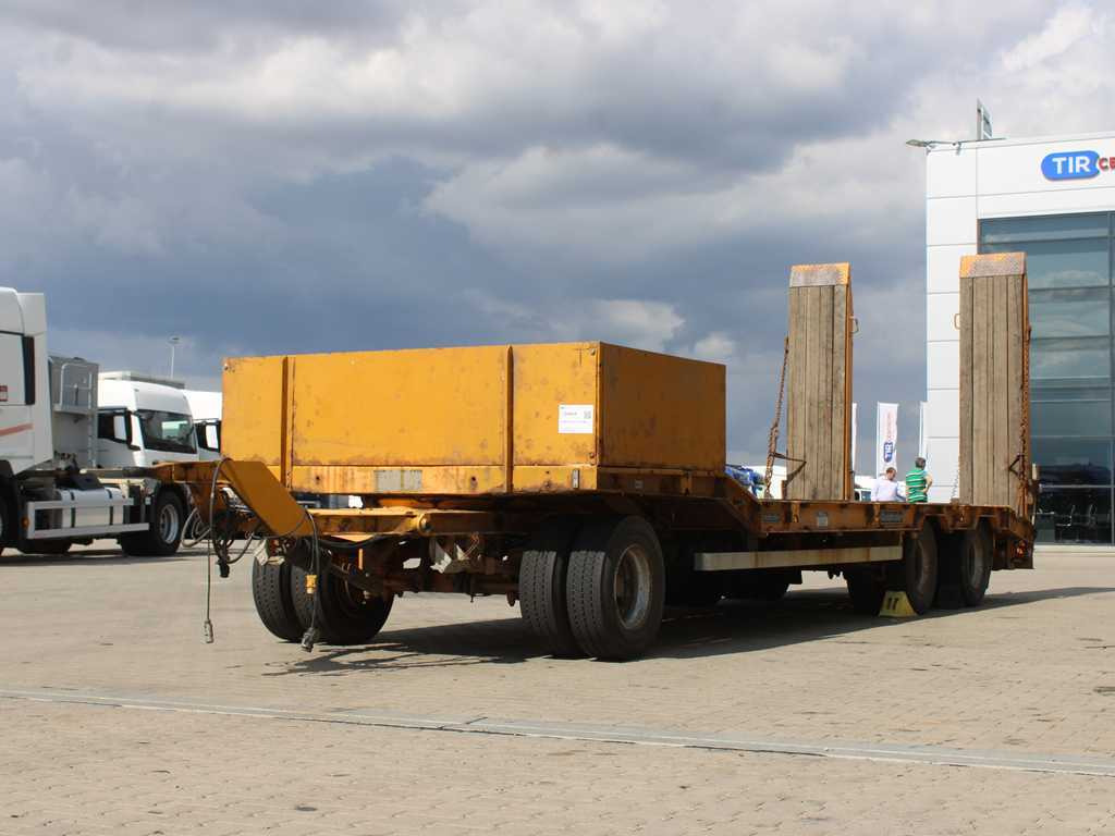 Goldhofer TU 3-24/80, DRIVEWAYS - Pótkocsi mélybölcsős: 1 kép. Goldhofer TU 3-24/80, DRIVEWAYS - Pótkocsi mélybölcsős: 1 kép.