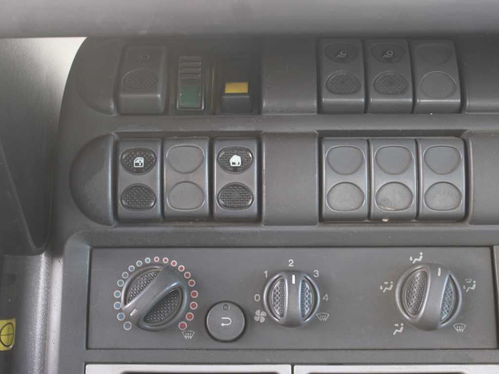 Platós teherautó, Darus autó Iveco EUROCARGO 100E17, EURO 3, HYDRAULIC ARM HIAB 035-2: 13 kép.