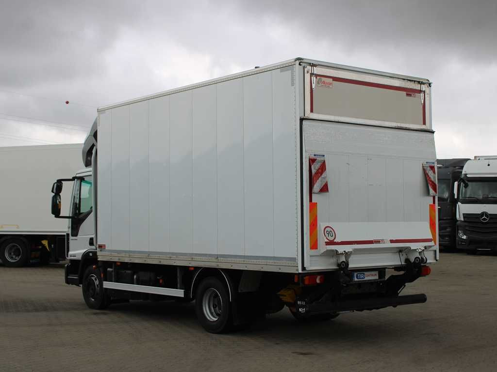 Iveco EUROCARGO 120-220L, EURO 6, TAIL LIFT, PNEU 80% - Dobozos felépítményű teherautó: 4 kép. Iveco EUROCARGO 120-220L, EURO 6, TAIL LIFT, PNEU 80% - Dobozos felépítményű teherautó: 4 kép.