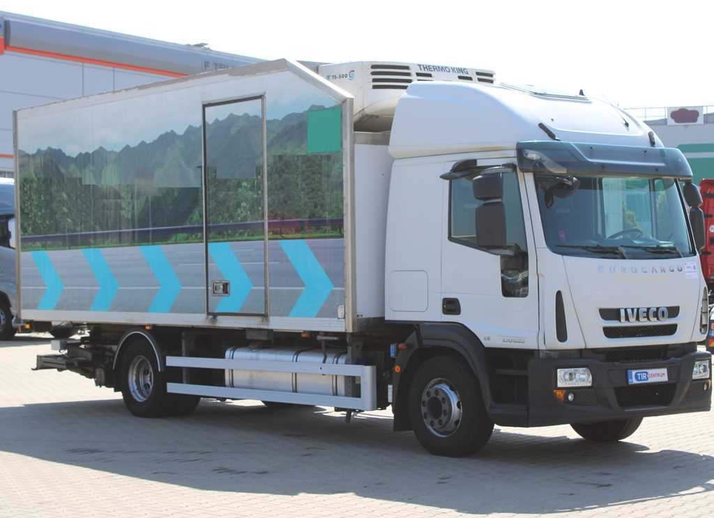 Iveco EUROCARGO 150E28, THERMO-KING TS-500, HYDRAULIC FRONT - Hűtős teherautó: 2 kép. Iveco EUROCARGO 150E28, THERMO-KING TS-500, HYDRAULIC FRONT - Hűtős teherautó: 2 kép.