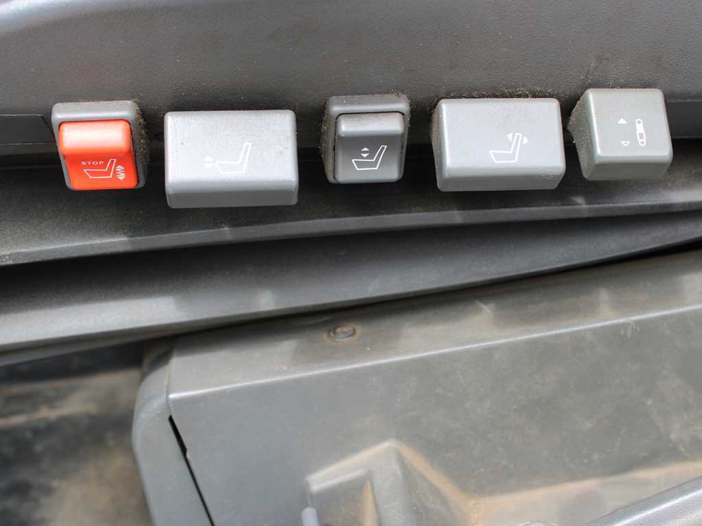 Ponyvás teherautó Iveco EUROCARGO 75E18, EURO 4, PNEU 80%: 8 kép.