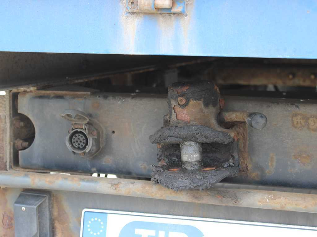 Ponyvás teherautó Iveco EUROCARGO 75E18, EURO 4, PNEU 80%: 7 kép.