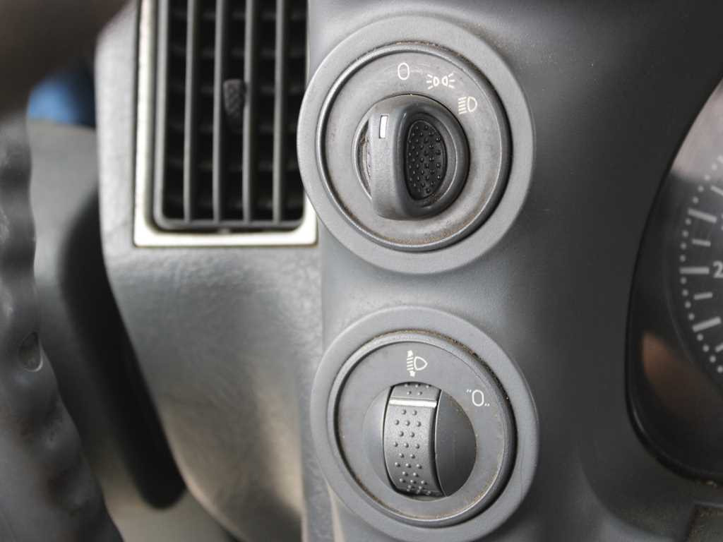 Ponyvás teherautó Iveco EUROCARGO 75E18, EURO 4, PNEU 80%: 15 kép.