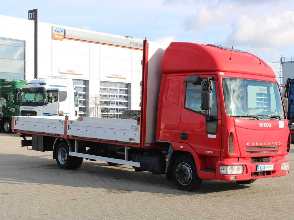Iveco EUROCARGO ML 90E17, EURO 3, PNEU 80% - Ponyvás teherautó: 2 kép. Iveco EUROCARGO ML 90E17, EURO 3, PNEU 80% - Ponyvás teherautó: 2 kép.