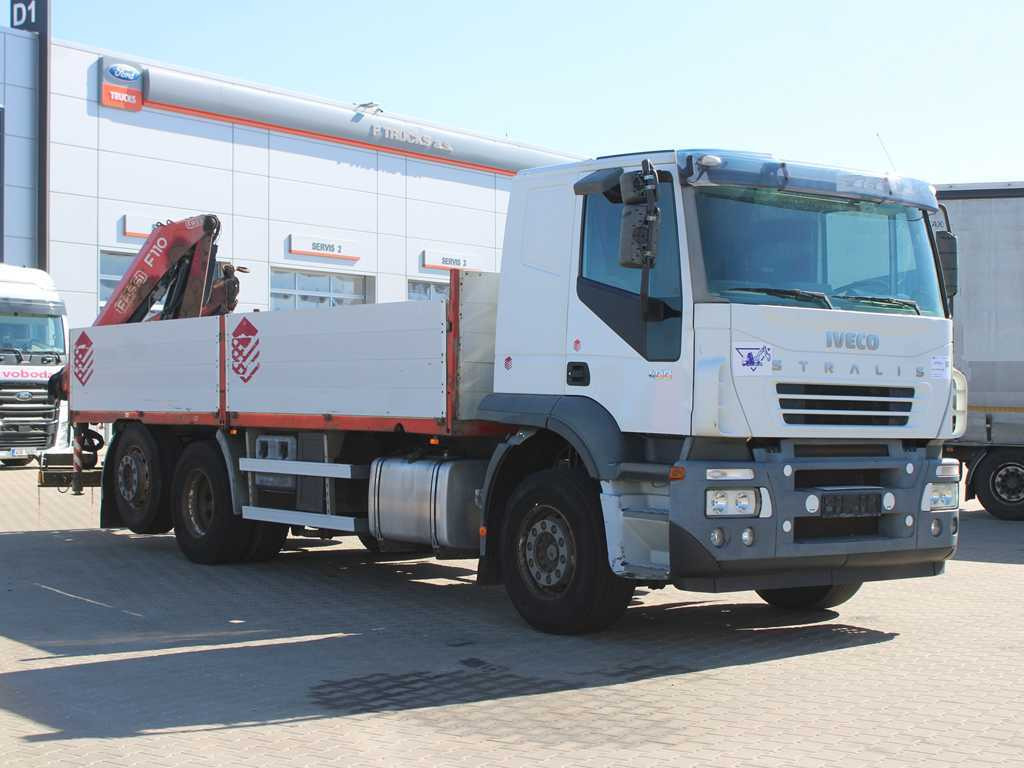 Iveco STRALIS 400, 6X2, EURO 3, HYDRAULIC ARM FASSI F110 - Platós teherautó, Darus autó: 3 kép. Iveco STRALIS 400, 6X2, EURO 3, HYDRAULIC ARM FASSI F110 - Platós teherautó, Darus autó: 3 kép.