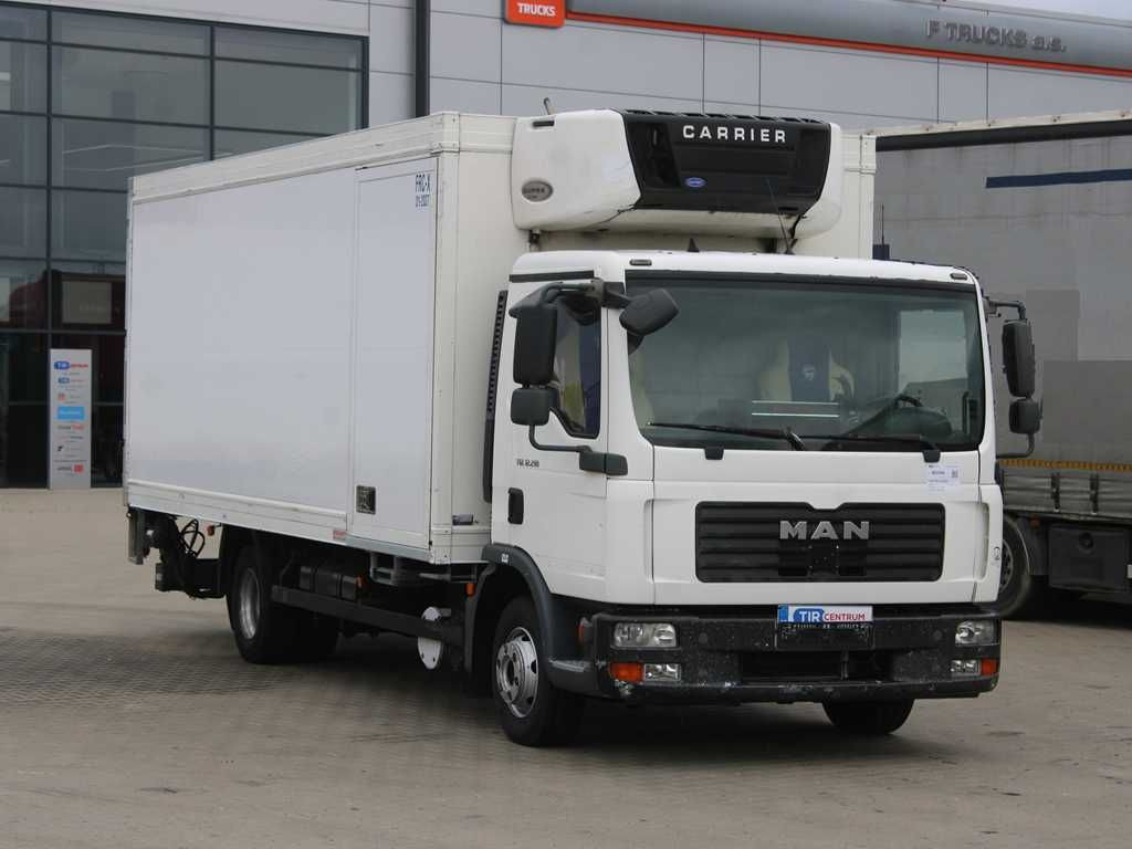 MAN TGL 12.210, TAIL LIFT, CARRIER SUPRA 850Mt - Hűtős teherautó: 2 kép. MAN TGL 12.210, TAIL LIFT, CARRIER SUPRA 850Mt - Hűtős teherautó: 2 kép.
