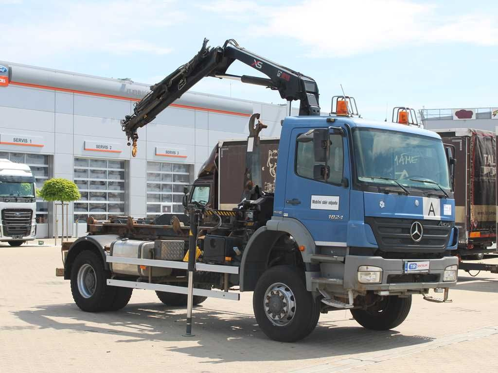 Mercedes-Benz AXOR 1824, CRANE HIAB 099B-3 DUO, 4x4 - Darus autó: 2 kép. Mercedes-Benz AXOR 1824, CRANE HIAB 099B-3 DUO, 4x4 - Darus autó: 2 kép.