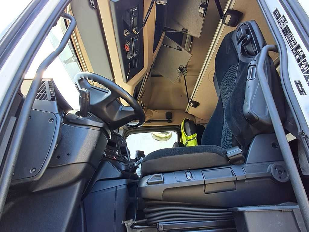Mercedes-Benz Actros 2542, 6X2 - Ponyvás teherautó: 5 kép. Mercedes-Benz Actros 2542, 6X2 - Ponyvás teherautó: 5 kép.