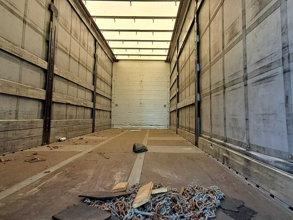 Mercedes-Benz Actros 2542, 6X2 - Ponyvás teherautó: 4 kép. Mercedes-Benz Actros 2542, 6X2 - Ponyvás teherautó: 4 kép.