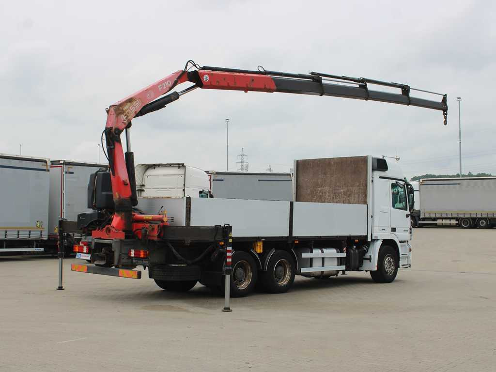 Mercedes-Benz Actros 2644, 6X4, EURO 4, HYDRAULIC ARM FASSI F210 - Platós teherautó, Darus autó: 4 kép. Mercedes-Benz Actros 2644, 6X4, EURO 4, HYDRAULIC ARM FASSI F210 - Platós teherautó, Darus autó: 4 kép.