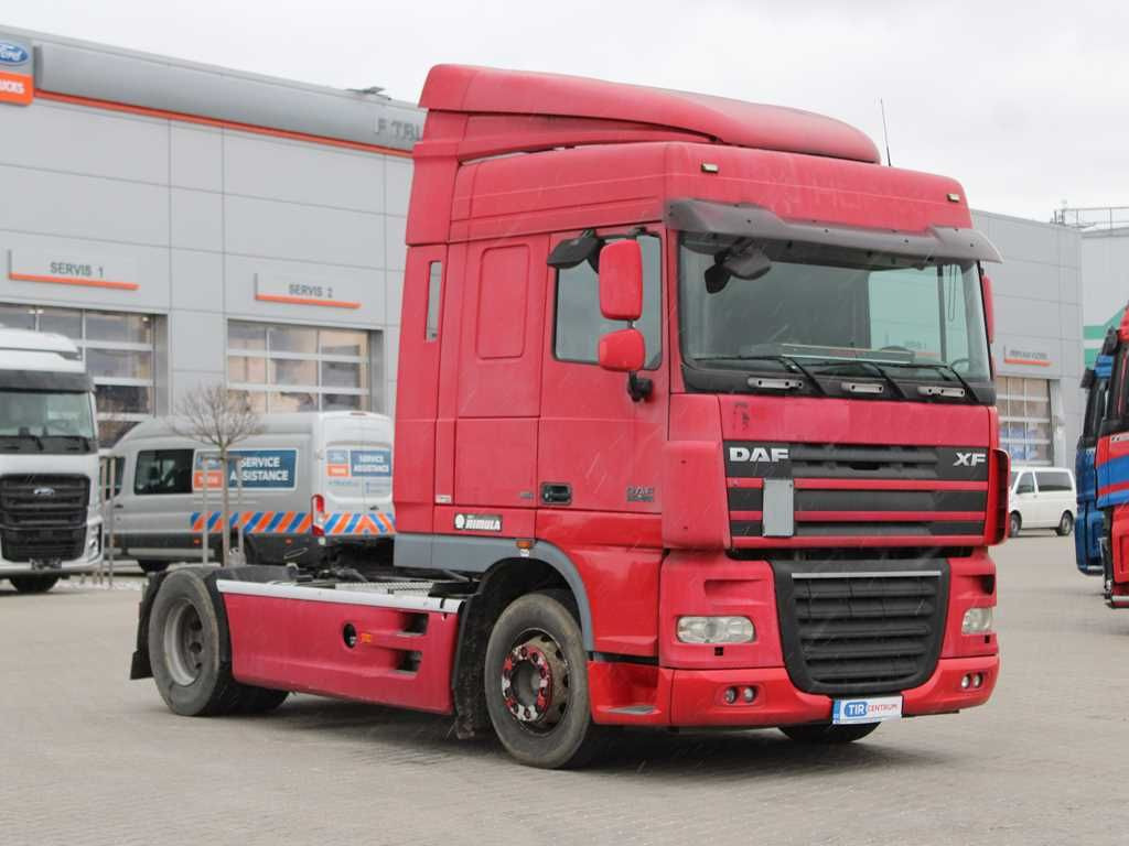 DAF XF 105.460, EURO 5, DOUBLE CIRCUIT - Nyergesvontató: 2 kép. DAF XF 105.460, EURO 5, DOUBLE CIRCUIT - Nyergesvontató: 2 kép.