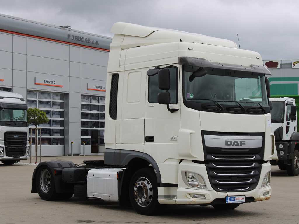 DAF XF 460 FT, LOW DECK, EURO 6 - Nyergesvontató: 3 kép. DAF XF 460 FT, LOW DECK, EURO 6 - Nyergesvontató: 3 kép.