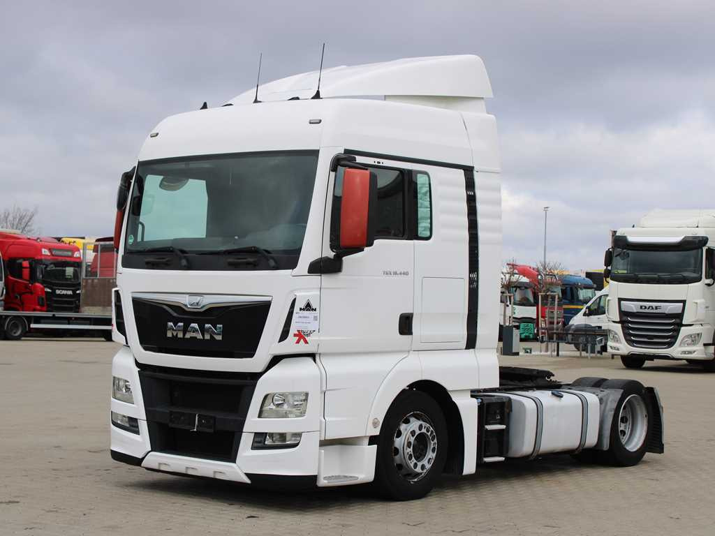 MAN TGX 18.440, LOW DECK, EURO 6 - Nyergesvontató: 1 kép. MAN TGX 18.440, LOW DECK, EURO 6 - Nyergesvontató: 1 kép.