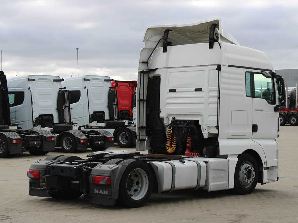 MAN TGX 18.440, LOW DECK, EURO 6 - Nyergesvontató: 4 kép. MAN TGX 18.440, LOW DECK, EURO 6 - Nyergesvontató: 4 kép.