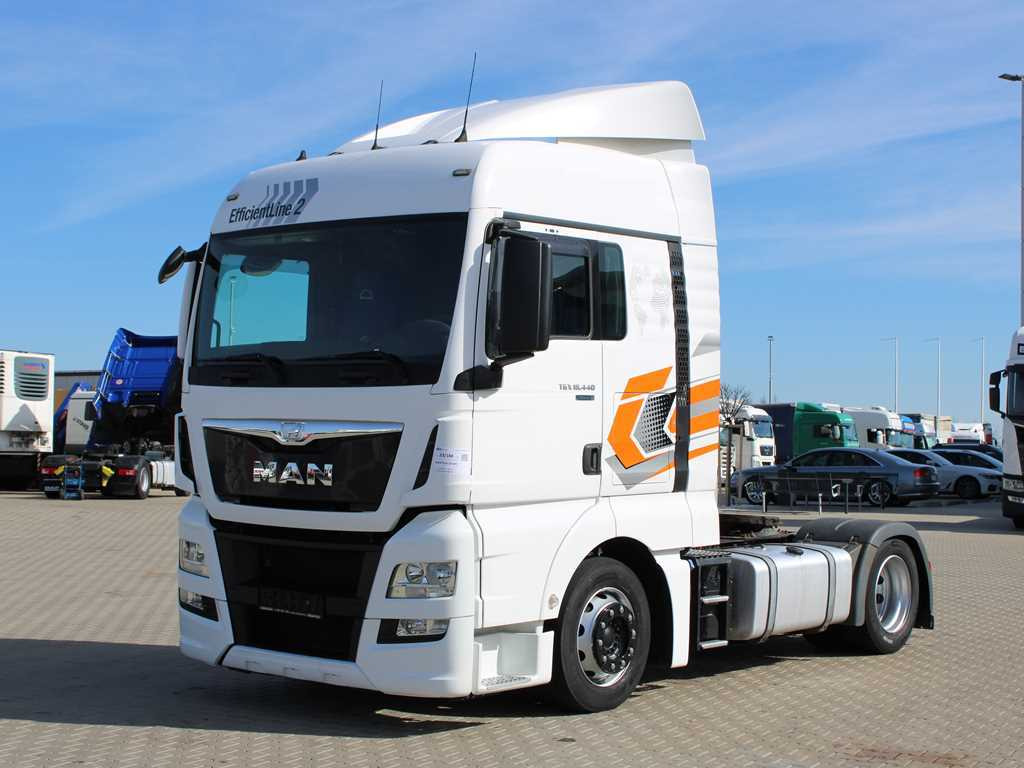 MAN TGX 18.440, LOW DECK, EURO 6 - Nyergesvontató: 1 kép. MAN TGX 18.440, LOW DECK, EURO 6 - Nyergesvontató: 1 kép.