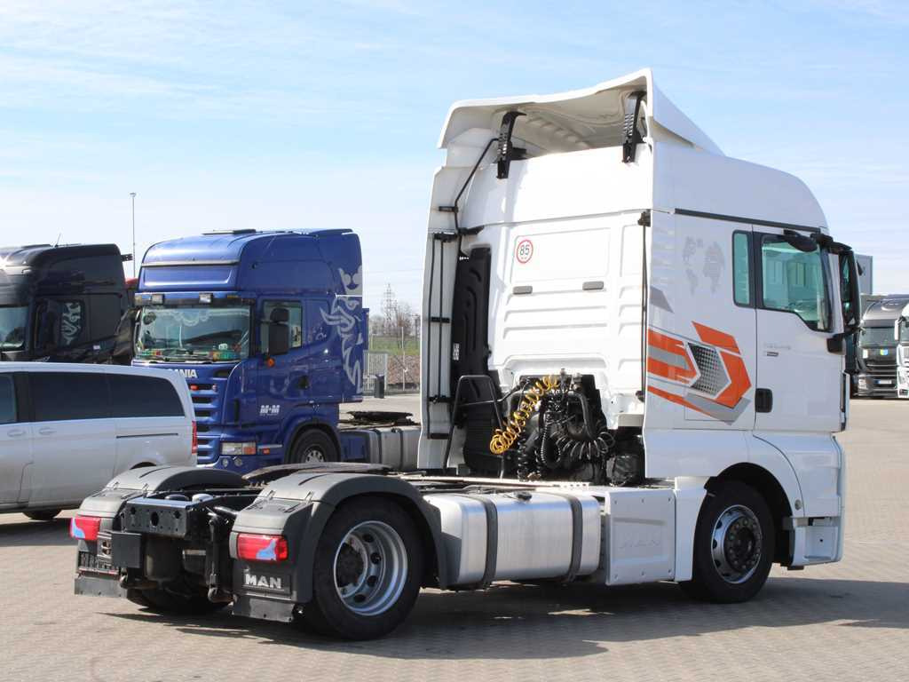 MAN TGX 18.440, LOW DECK, EURO 6 - Nyergesvontató: 2 kép. MAN TGX 18.440, LOW DECK, EURO 6 - Nyergesvontató: 2 kép.