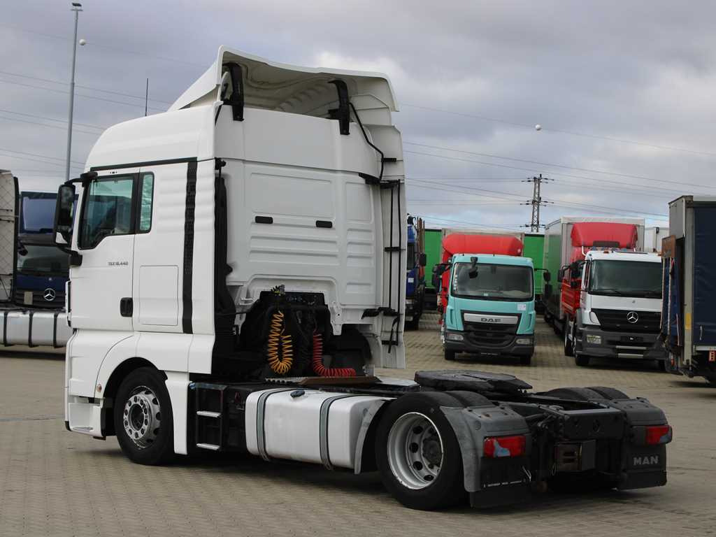 MAN TGX 18.440, LOW DECK, EURO 6 - Nyergesvontató: 5 kép. MAN TGX 18.440, LOW DECK, EURO 6 - Nyergesvontató: 5 kép.