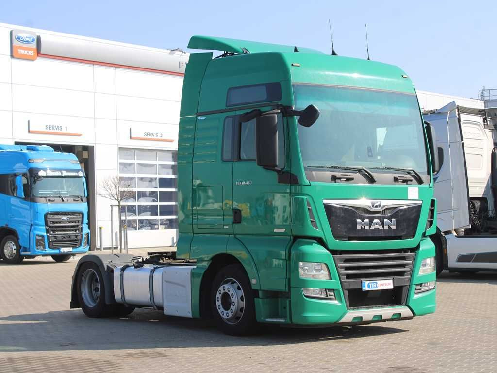 MAN TGX 18.460, EURO 6, LOWDECK, RETARDER - Nyergesvontató: 2 kép. MAN TGX 18.460, EURO 6, LOWDECK, RETARDER - Nyergesvontató: 2 kép.
